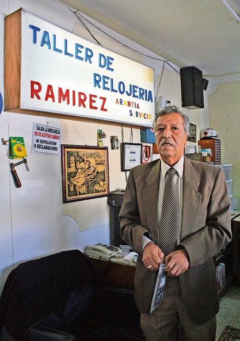 La vida de don Pedro gira al compás del reloj