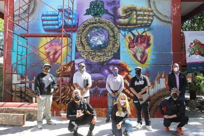 Desbordan creatividad en coloridos murales 