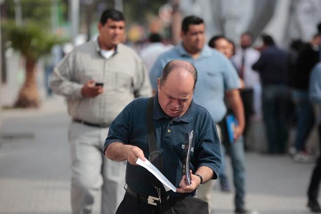 Sobre las personas ocupadas, la ENOE detalla que 68% se desempeñan como trabajadores subordinados y remunerados; 22.4% trabaja de manera independiente, y sólo 4.6% se identificó como patrón o empleador. (ARCHIVO EL UNIVERSAL)