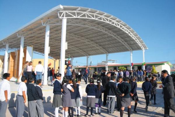 Destaca alcalde obras escolares en Corregidora