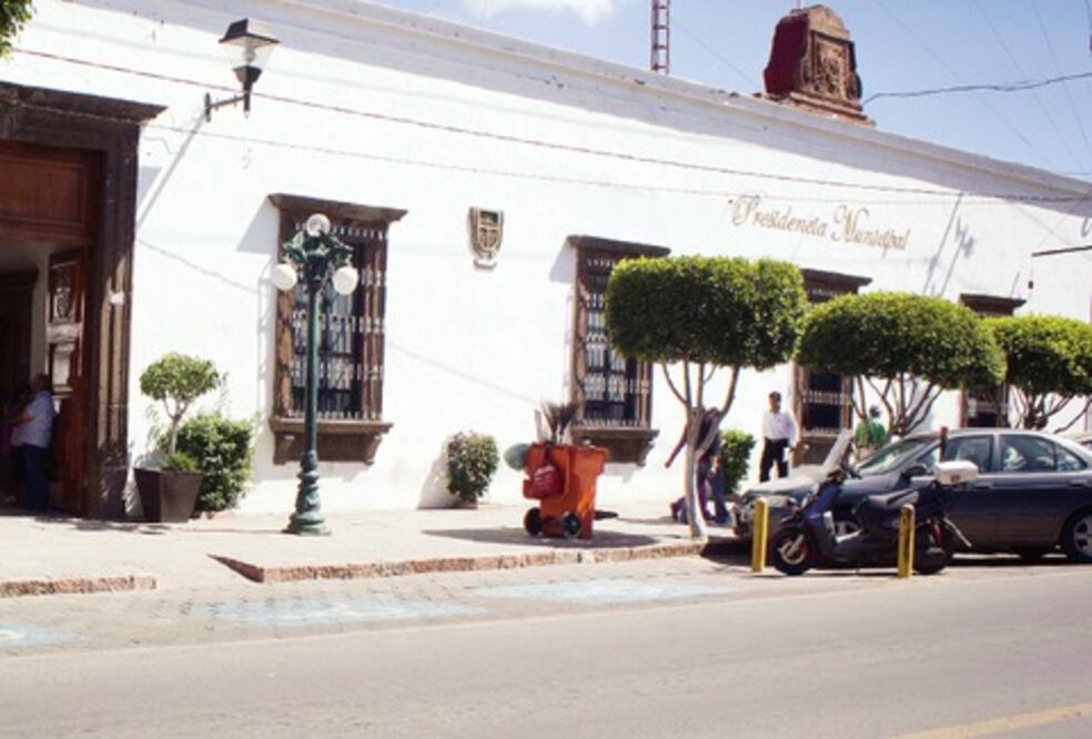 Atrasan sanciones para ex servidores