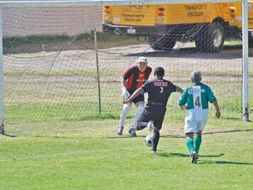 Estudiantes se mantienen arriba