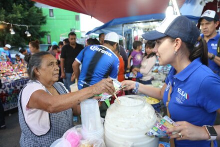 Elsa Méndez recorre VI distrito de Corregidora