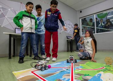 Disfrutan y aprenden en concurso de robótica