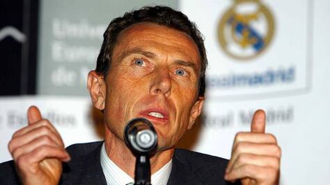 Emilio Butragueño en el estadio Corregidora