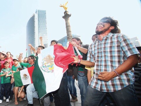 Pese al empate con Brasil, la capital vive una fiesta tricolor