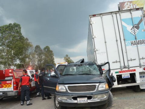 Aparatoso accidente en la 57