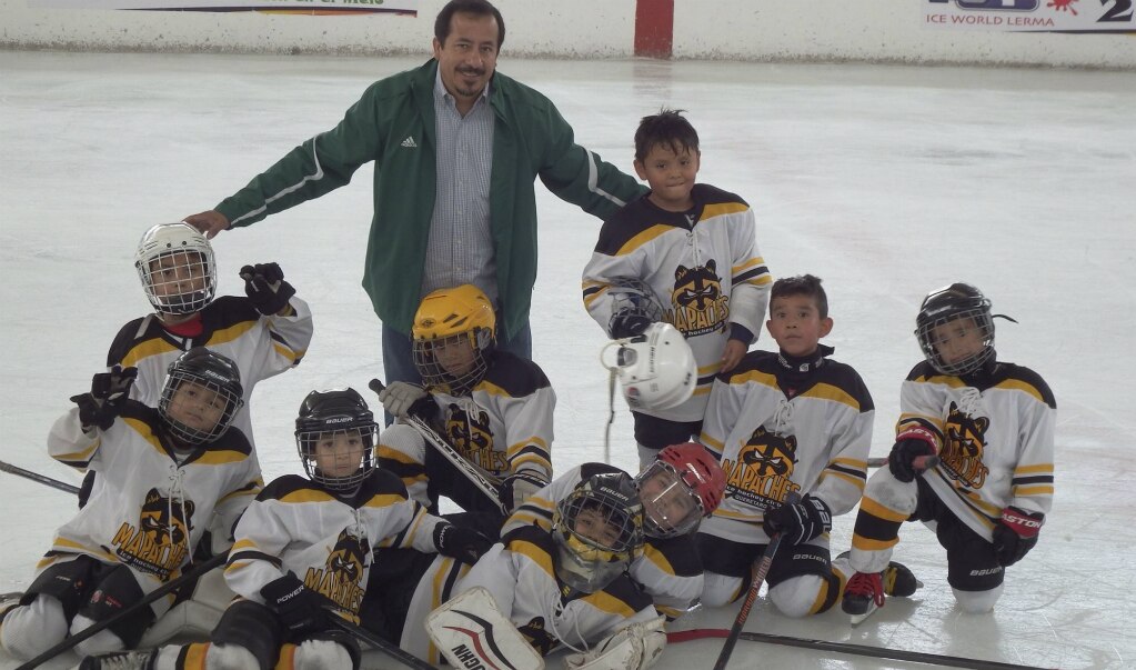 Incursionan en el hockey de hielo