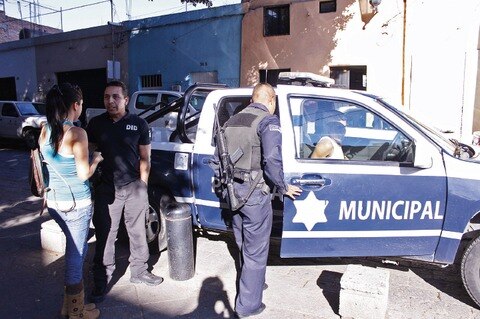 Capturan a ladrón con tres botellas de tequila