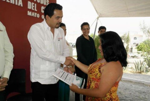 Entregan contratos de agua