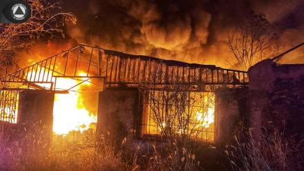 Se incendian bodegas de plástico en el rancho El H, Querétaro 