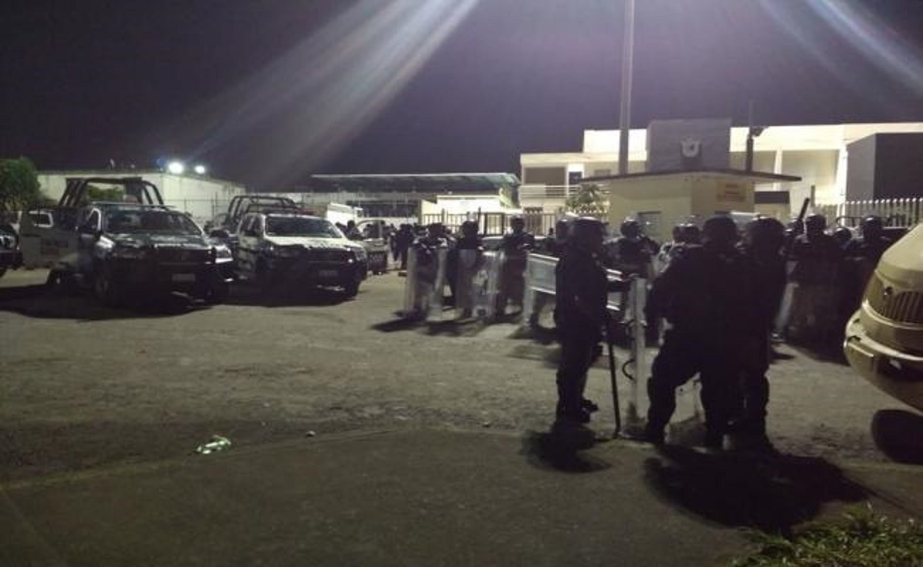 Reportan 7 policías muertos durante motín en penal de La Toma en Veracruz