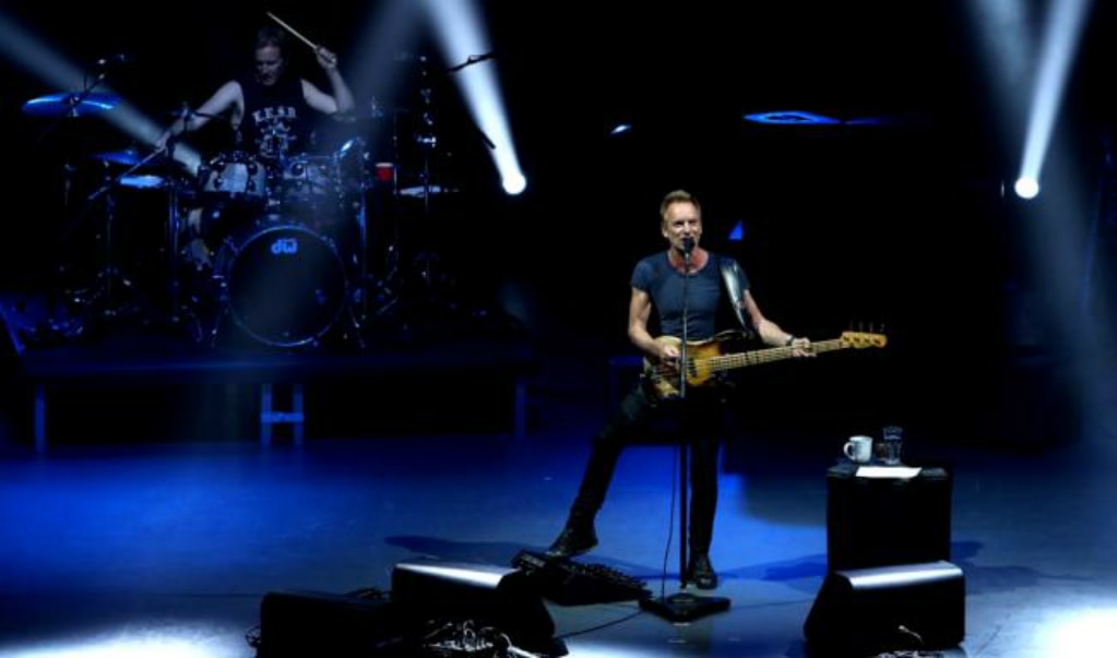 Sting se reúne con padres de los 43 en el Auditorio Nacional