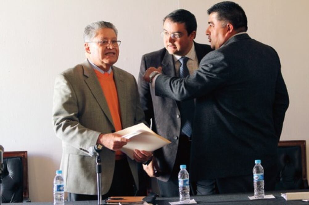 Mi solicitud de retiro es legal: León Hernández