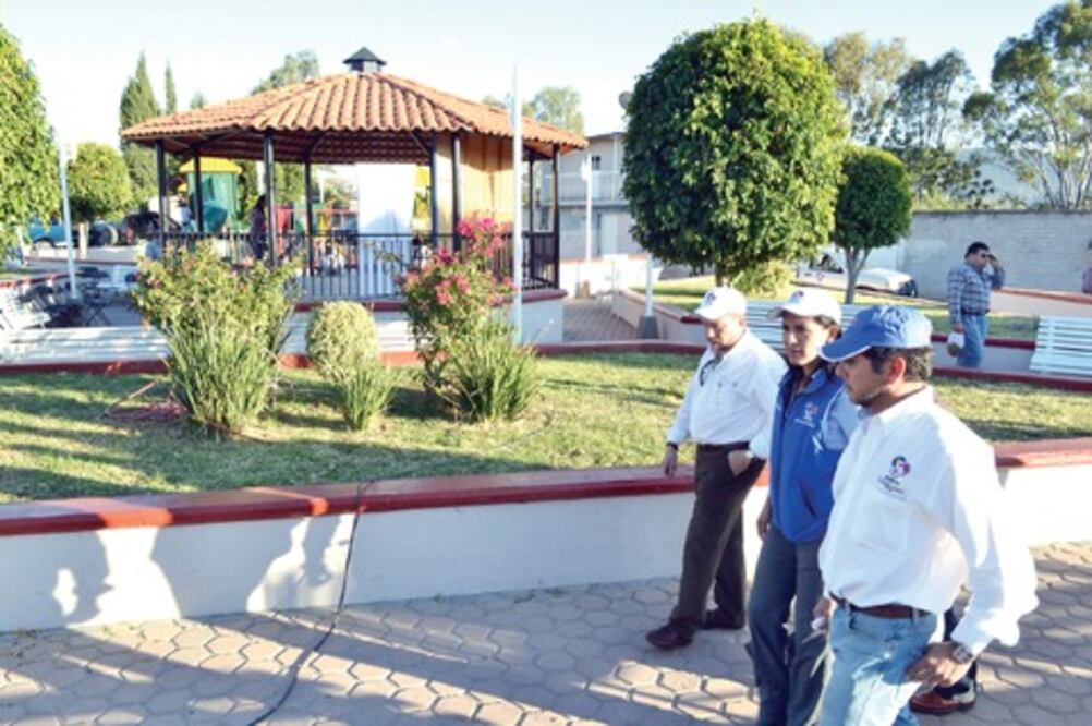Finalizan obras de plaza pública