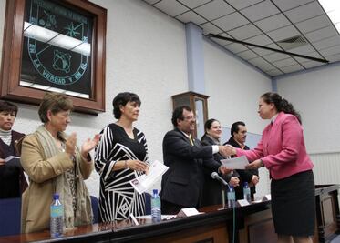 Entrega UAQ constancias de diplomados