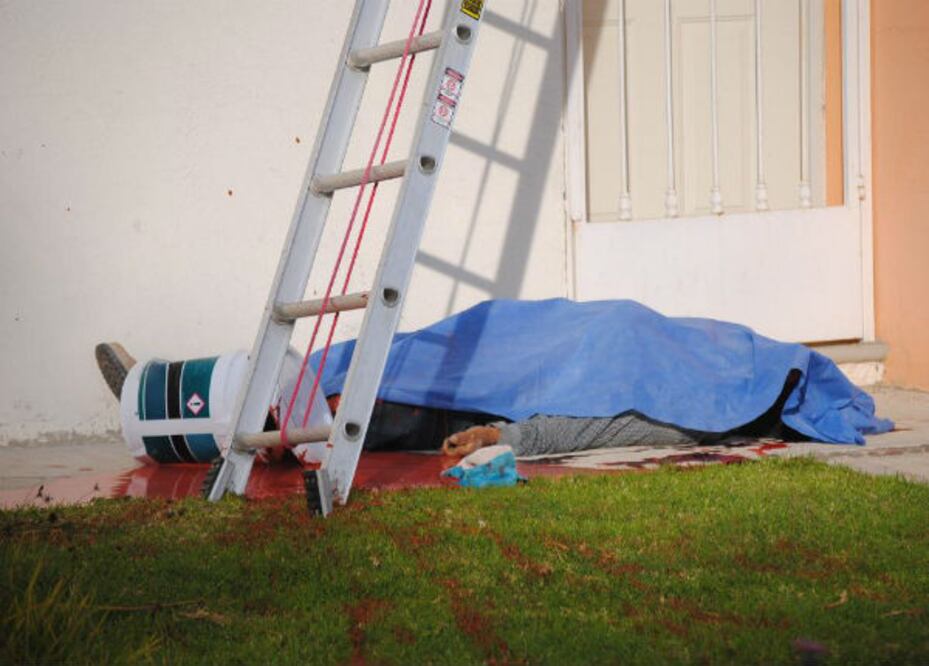 Muere  al caer de un segundo piso