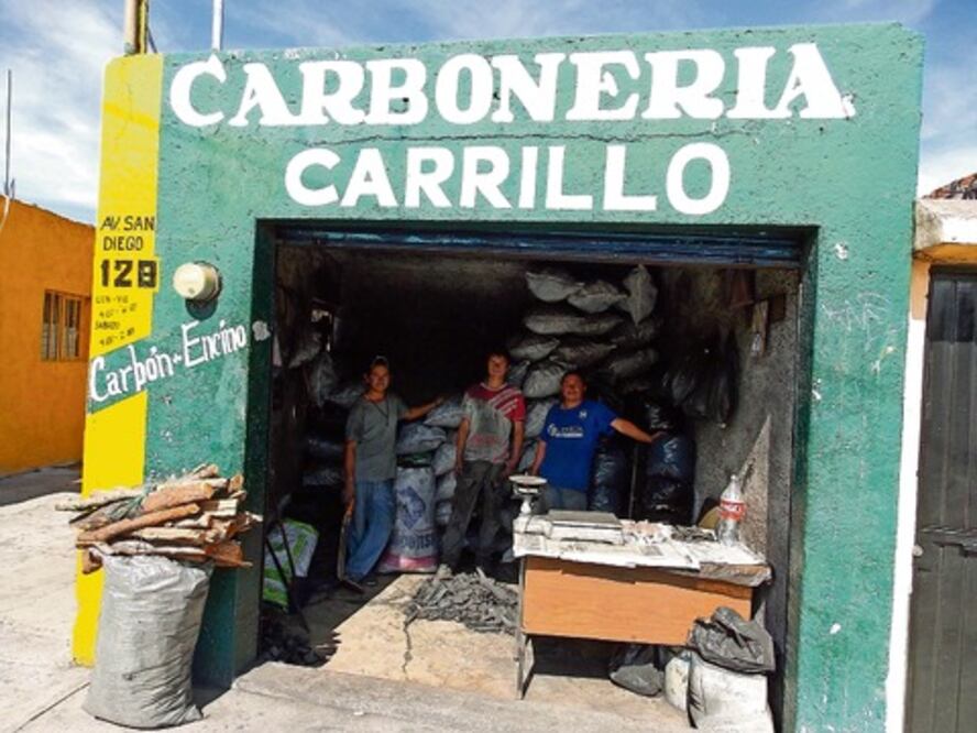 La carbonería se niega a desaparecer