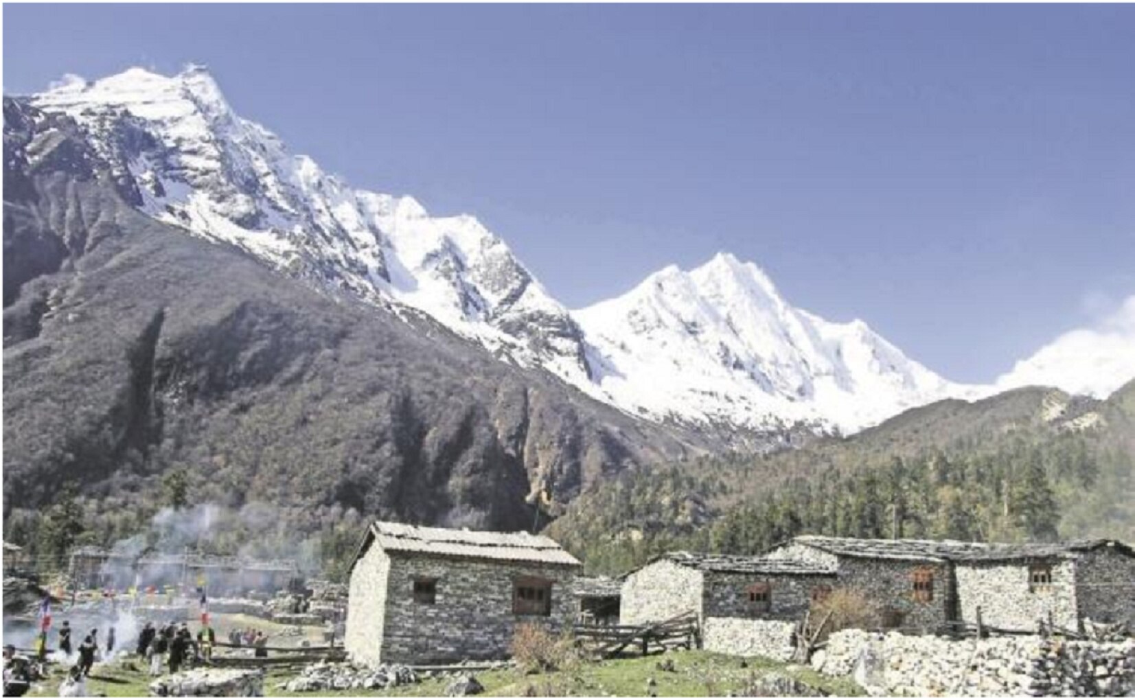 Al menos 9 alpinistas mueren tras avalancha en el Himalaya