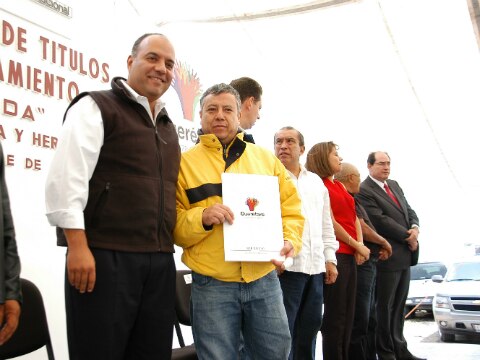 Entregan títulos de propiedad