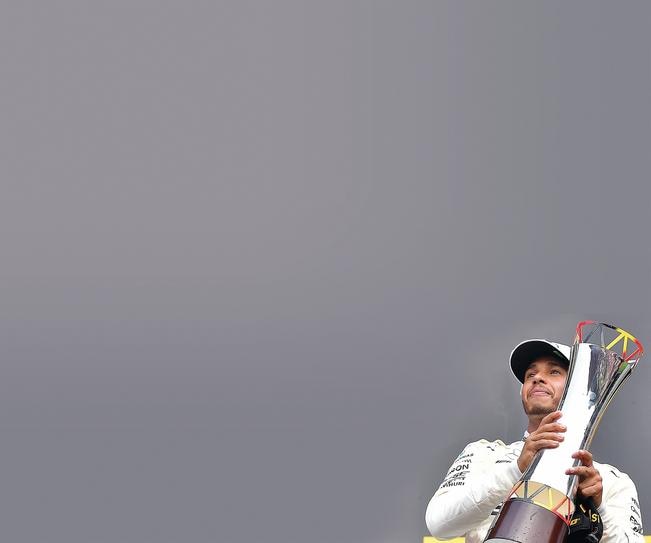 Lewis supera el duelo con Vettel