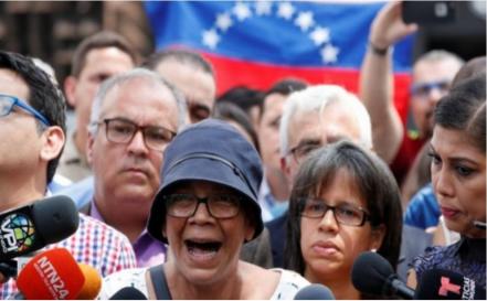"Nos acusarían de asesinato", acusa esposa de periodista detenido en Venezuela