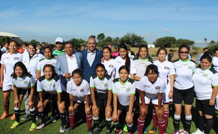 Rehabilitan espacios deportivos de la UTEQ con 14 mdp