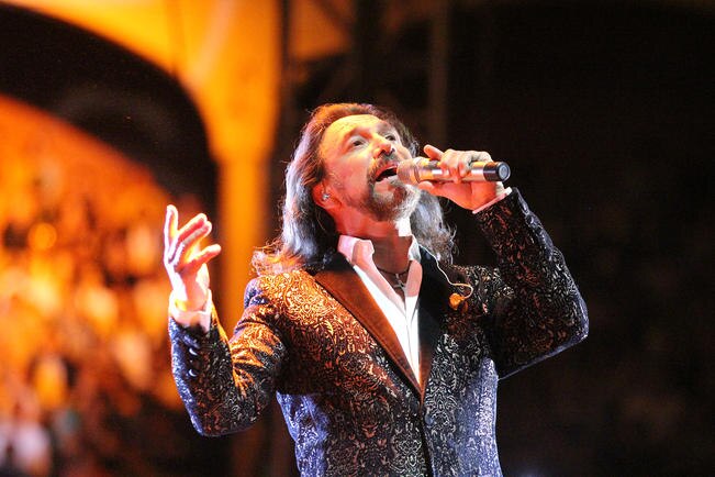 El Buki tiene planeado festejar a las mamás