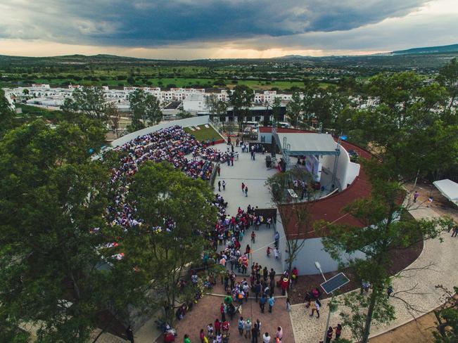 Ciudad Joven tiene un foro al aire libre, iluminación, gradas, camerinos, cafetería, oficinas administrativas y salas multiusos (ESPECIAL)
