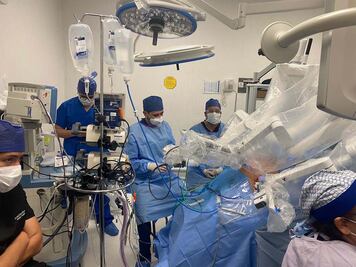 Llega a Querétaro la tecnología Da Vinci, es un robot para auxiliar en el quirófano