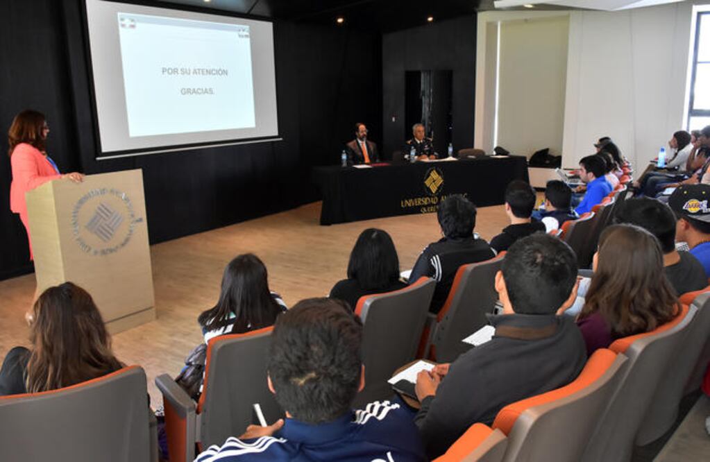 En la charla se destacó que los abogados son fundamentales para hacer cumplir la ley, además se habló sobre el ingreso de las mujeres a las Fuerzas Armadas y estrategias para evitar la inseguridad (LUIS SÁNCHEZ. EL UNIVERSAL)