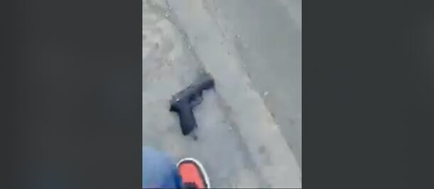 Video. Ciudadano desarmó a sujeto que agredió a policías en Querétaro