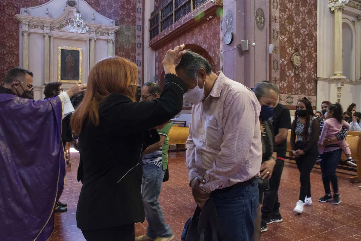 Más de 13 mil asisten a tomar ceniza, en Querétaro