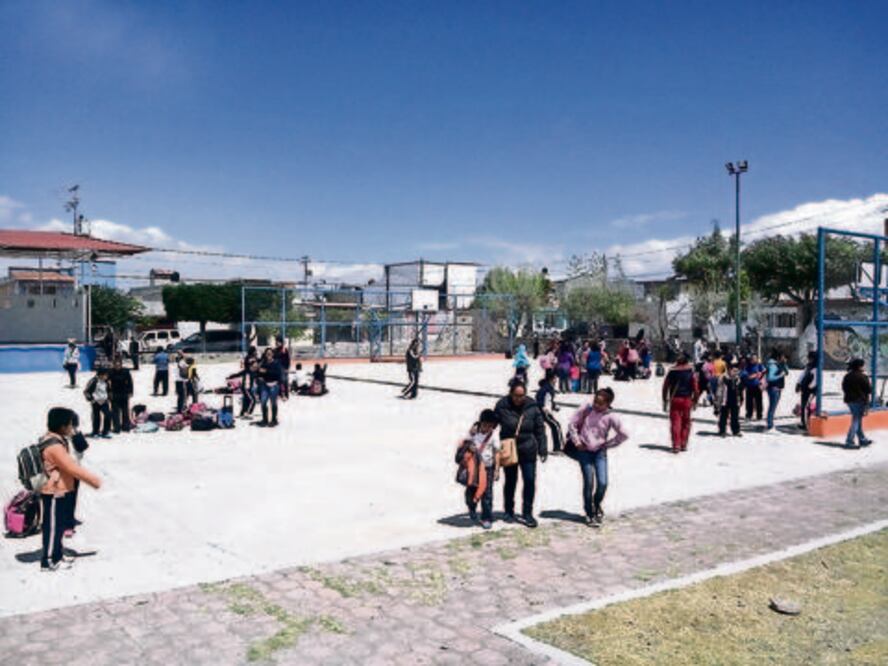 Evacúan primaria en SJR por riesgo