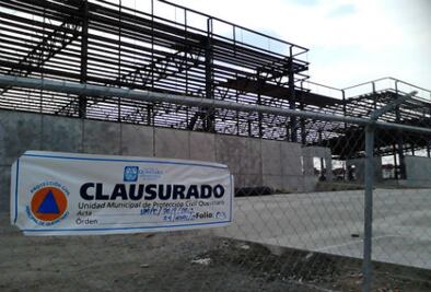 Clausuran obra tras deceso de trabajador 