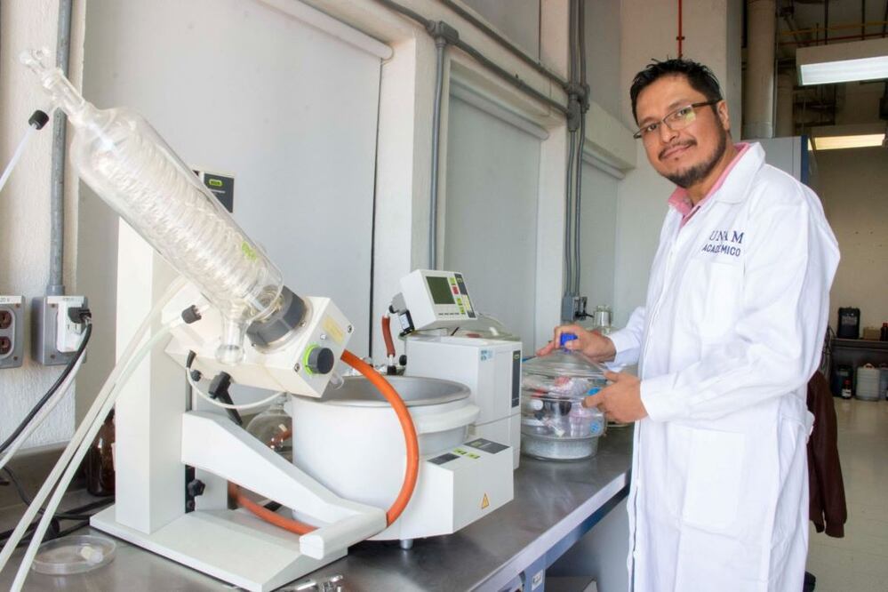Investigador de la UNAM impulsa la química verde en favor de la sustentabilidad. Foto: Mitzi Olvera