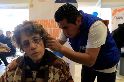 Entrega DIF Querétaro 100 aparatos auditivos