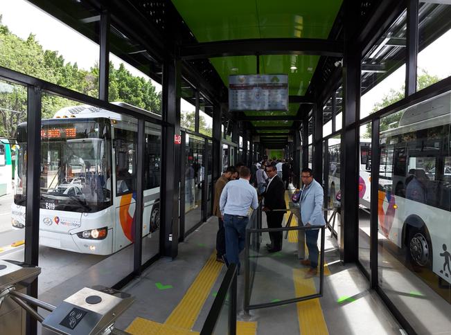 El 40% de usuarios de Qrobús sigue pagando en efectivo