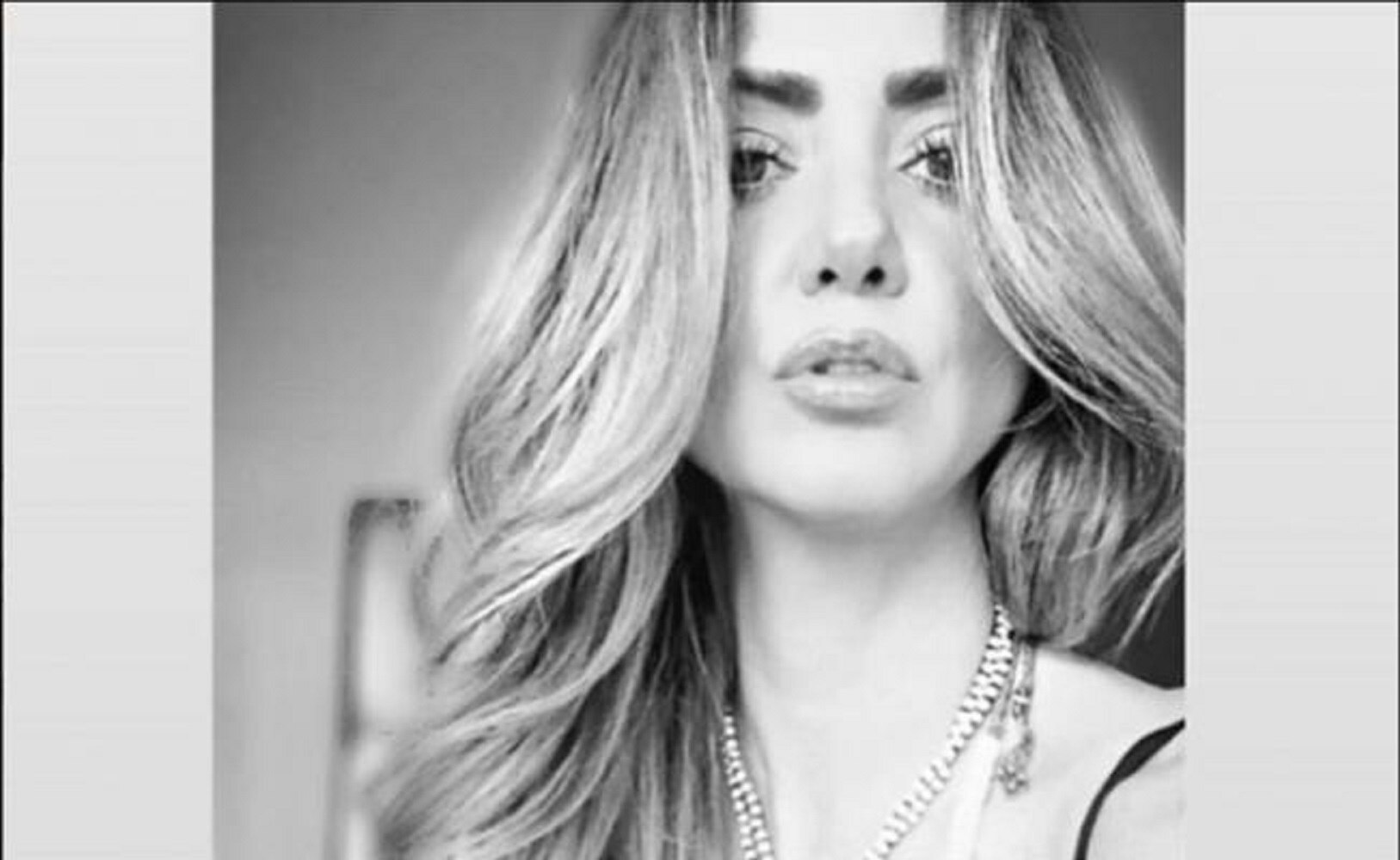 Andrea Legarreta comparte "terrible" foto en traje de baño