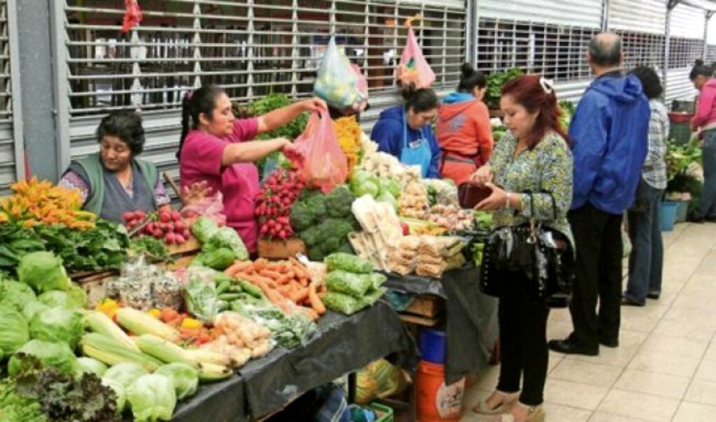 Locatarios del mercado de La Cruz detienen a ladrón 