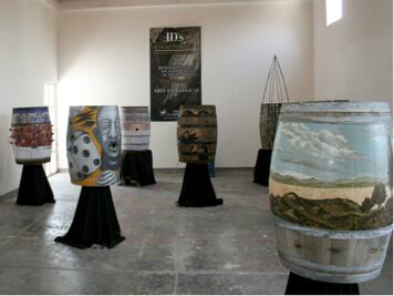 Clausuran taller de pintura en barricas