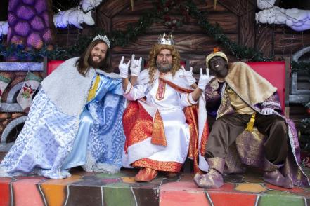 Niños viven la ilusión de los tres Reyes Magos 