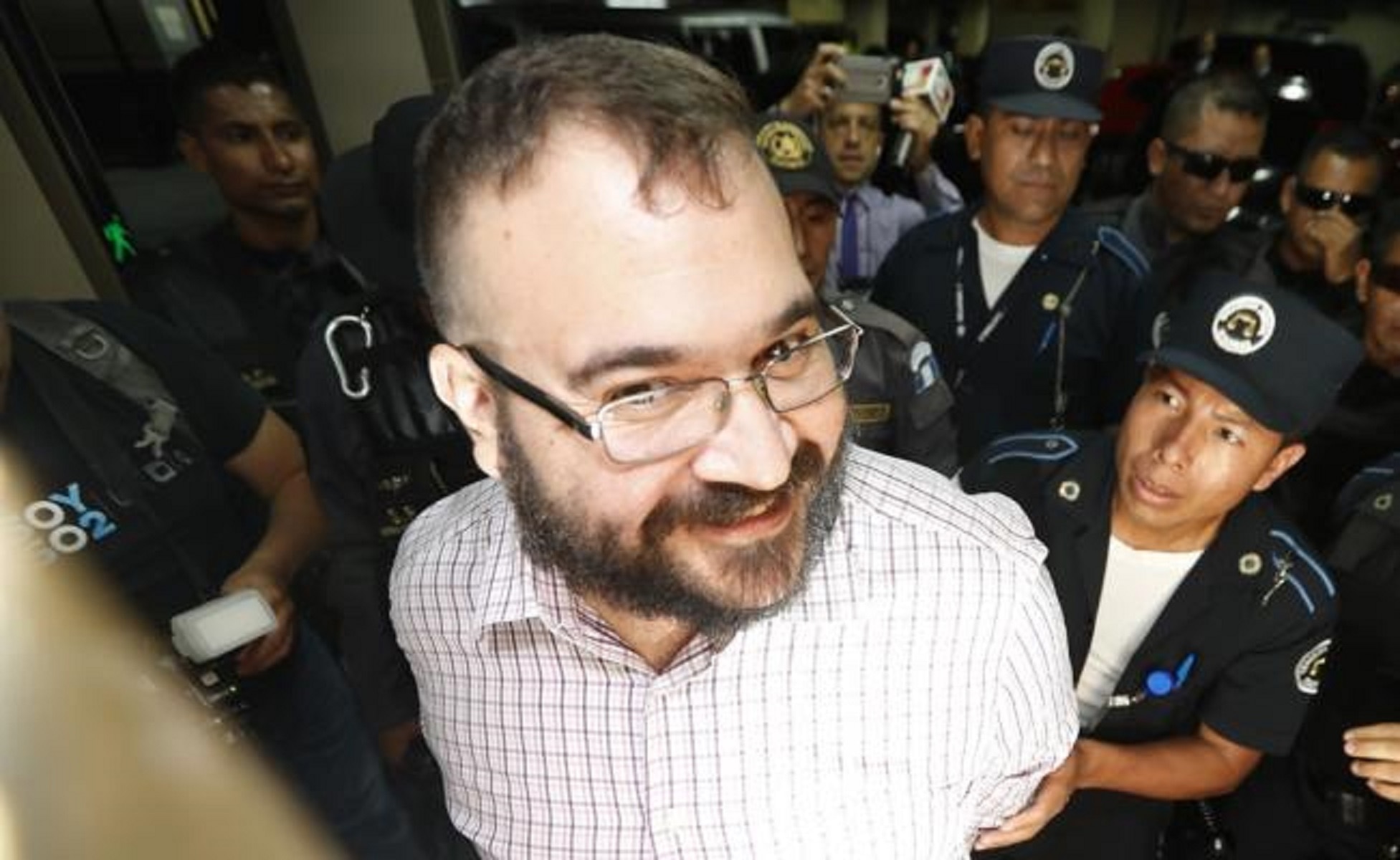 Tras 16 días, Javier Duarte levanta huelga de hambre