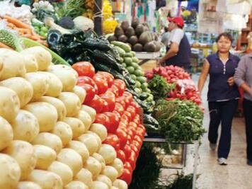 Se eleva canasta básica