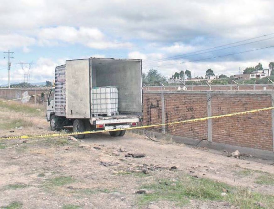 Autoridades refieren que es la tercera ocasión que detectan una toma ilegal de hidrocarburo dentro de instalaciones de la unidad de rebombeo de Petróleos Mexicanos, ubicada en Paseos de Xhosdá (OBTURE PRESS)