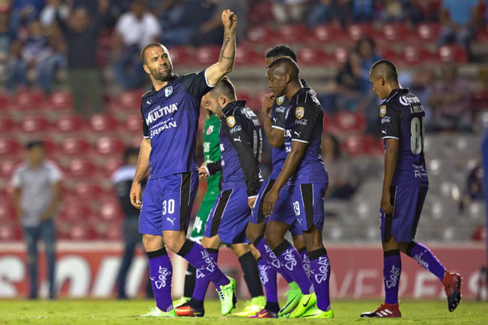 "Tito” Villa (30) selló el marcador a favor de los líderes del Grupo Dos (IMAGO7)