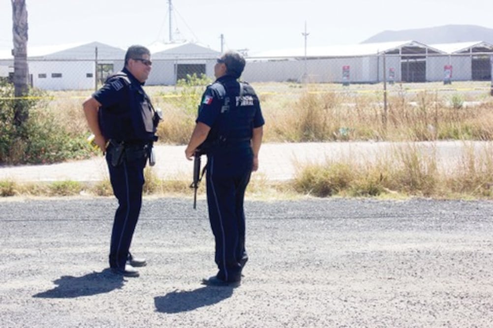 Detienen a dos por robo de armas