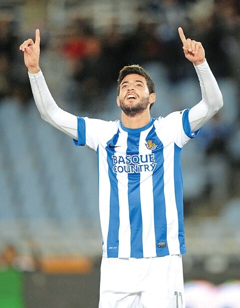 Vela ilumina su juego