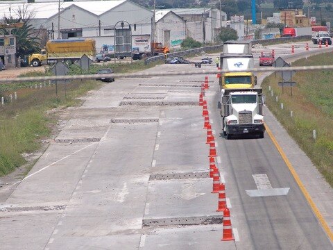 Repara Capufe tramo carretero de la Querétaro-México
