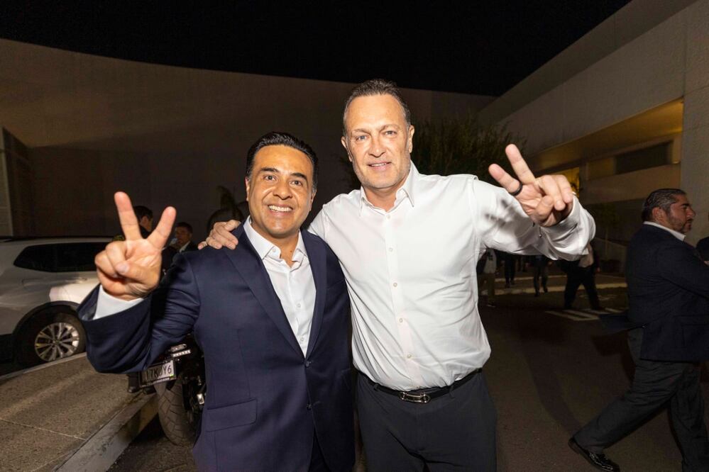 Mauricio Kuri acompaña a Luis Nava